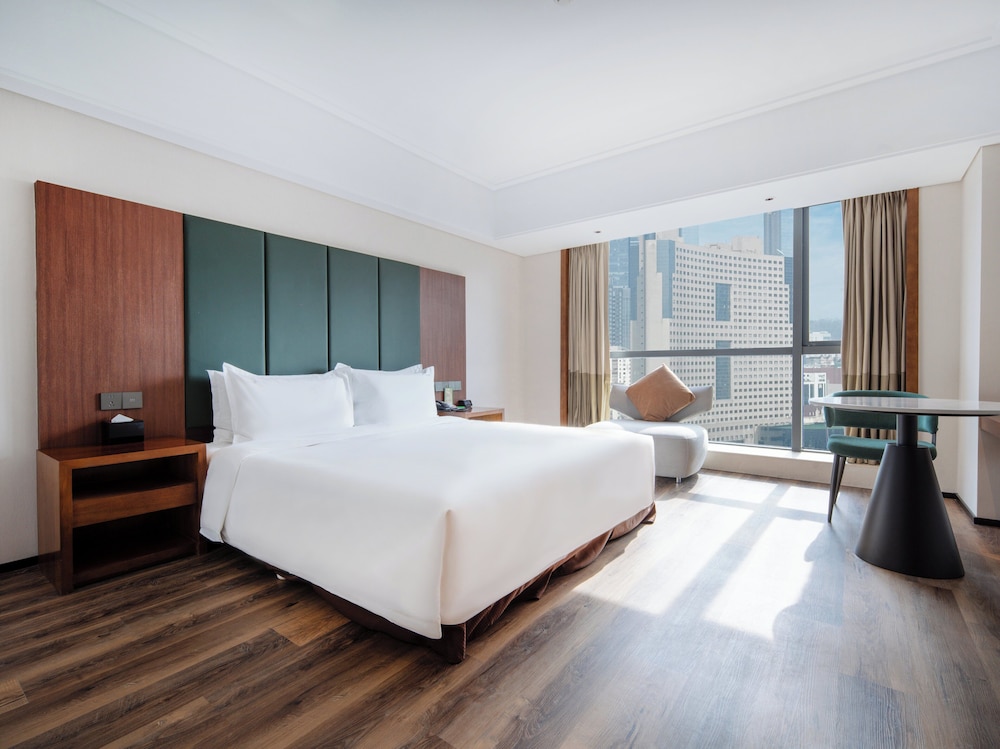 Standard Room, 1 King Bed, Accessible - Photo 5