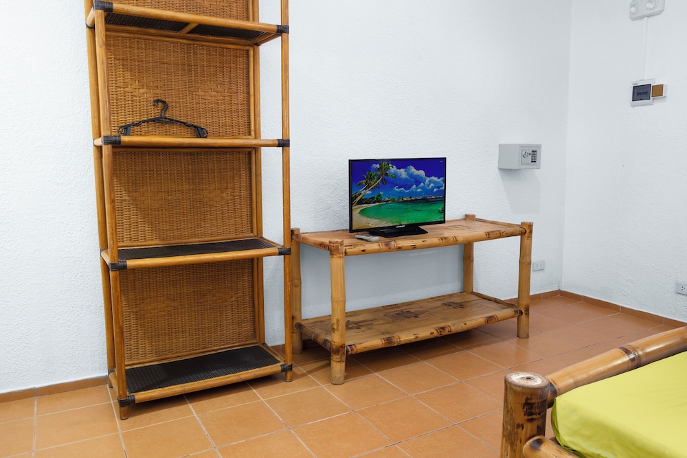 Double Room (with Air Conditioner) photo 2