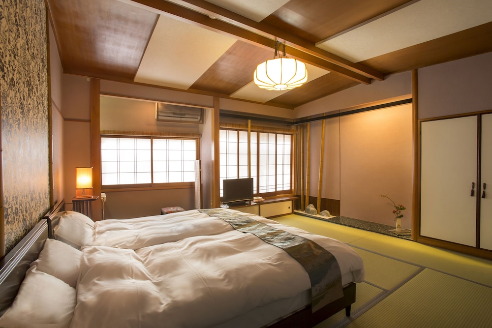 C Type Economy Twin Room (with Private Toilet, Shared Bathroom), Non Smoking photo 2