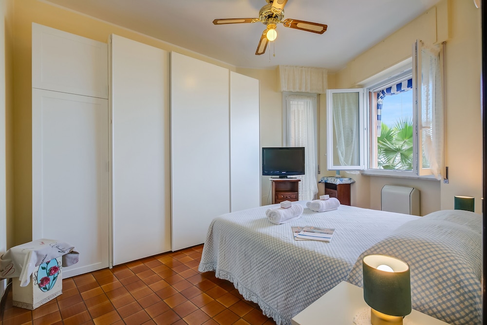 Family Apartment, Multiple Bedrooms, Sea Facing (Mer Vivante - Front Beach) photo 2