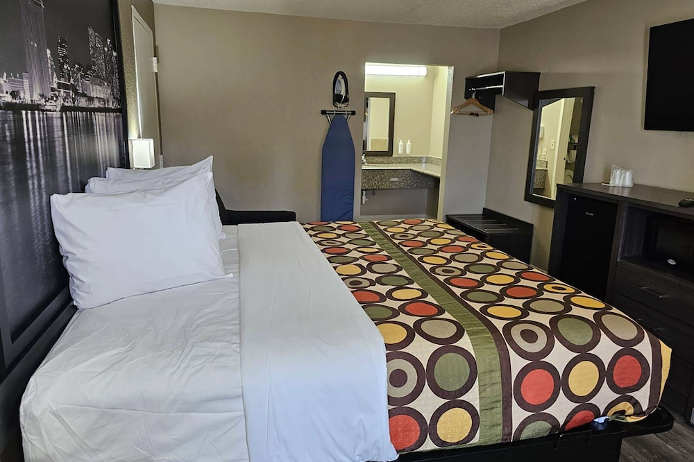Room, 1 King Bed, Non Smoking - Photo 1