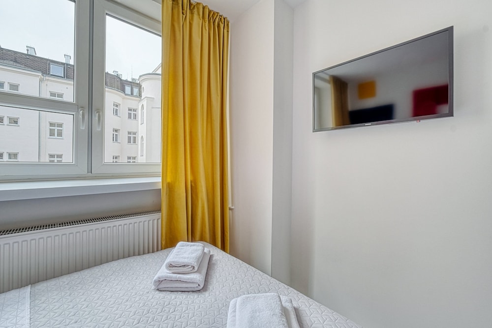 Double Room, Private Bathroom - Photo 4