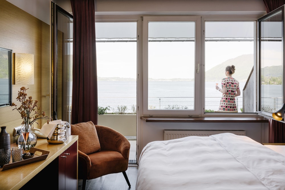 Basic Single Room, 1 King Bed, Balcony, Lake View