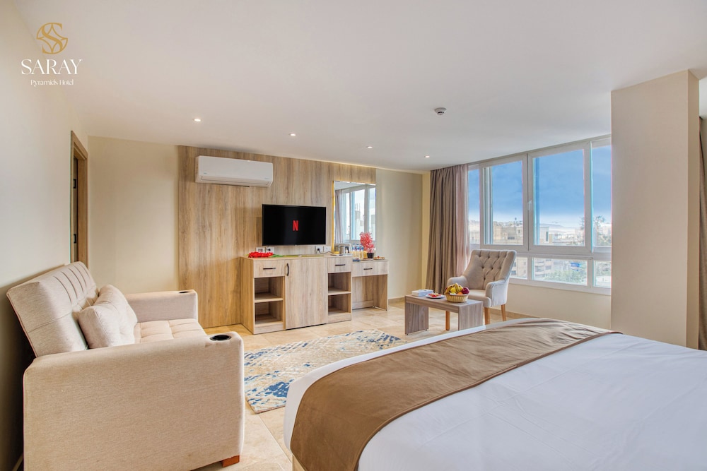 Executive Suite With Pyramids & Museum View photo 3
