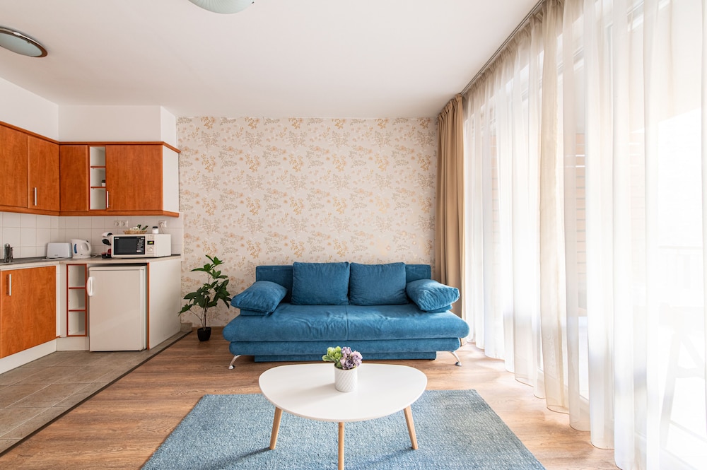 One-Bedroom Apartment - Photo 3