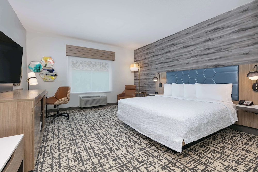 Room, 1 King Bed, Accessible, Bathtub (Mobility & Hearing) - Photo 1