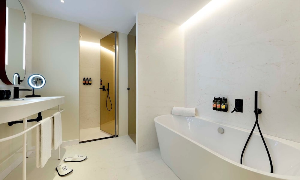Junior Suite, Sea View thumbnail 5