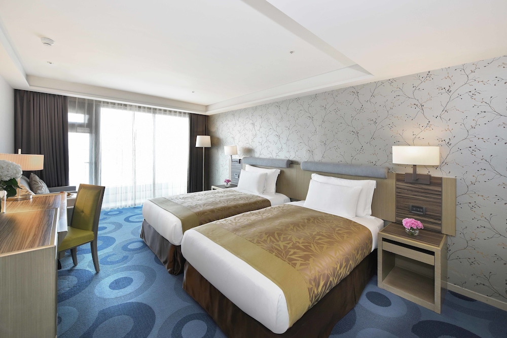 Superior Room, City View, Executive Level - Photo 6
