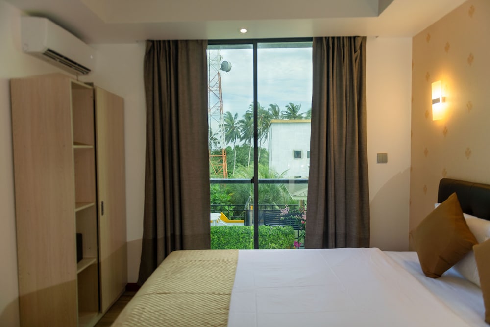 Deluxe Double Room - Photo 11