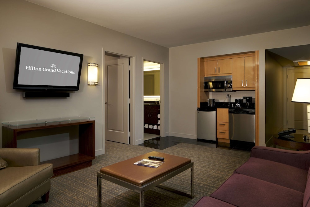 Junior Suite, 1 King Bed with Sofa bed, Kitchenette - Photo 4