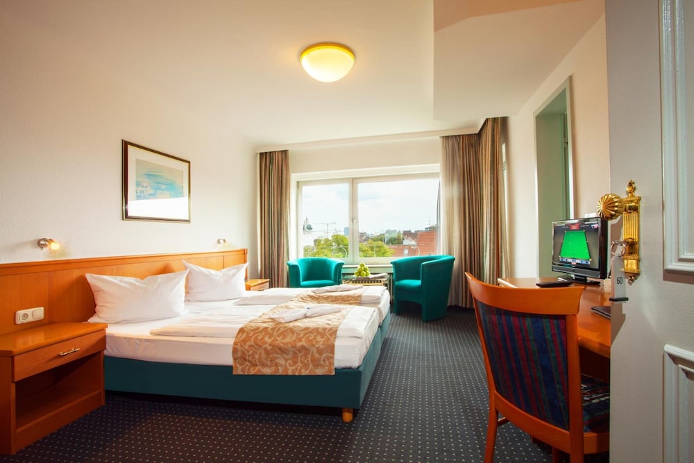 Standard Double Room - Photo 9