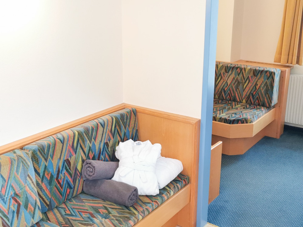 Comfort Suite, 2 Bedrooms, Kitchenette, Mountain View photo 3