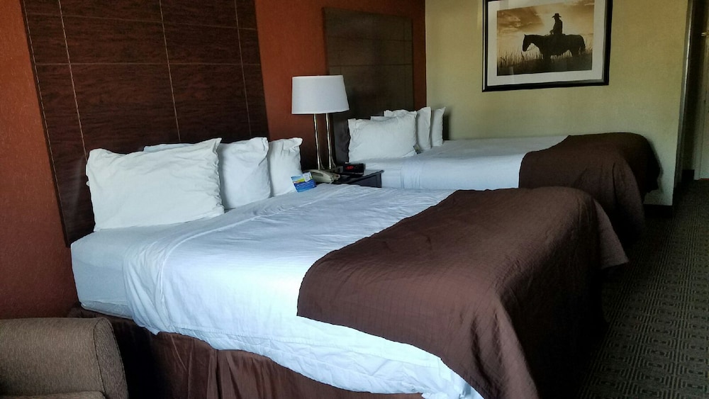 Standard Room, 2 Queen Beds - Photo 9