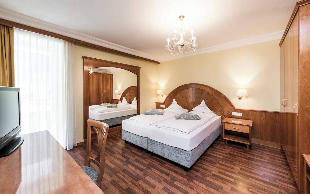 Family Room, 1 Queen Bed photo 1