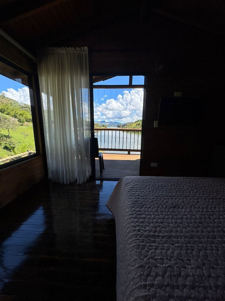 Deluxe Cabin, Balcony, Partial Lake View photo 1