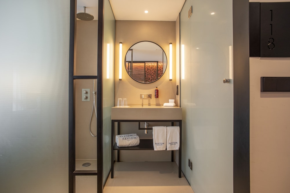 Standard Double or Twin Room thumbnail 5