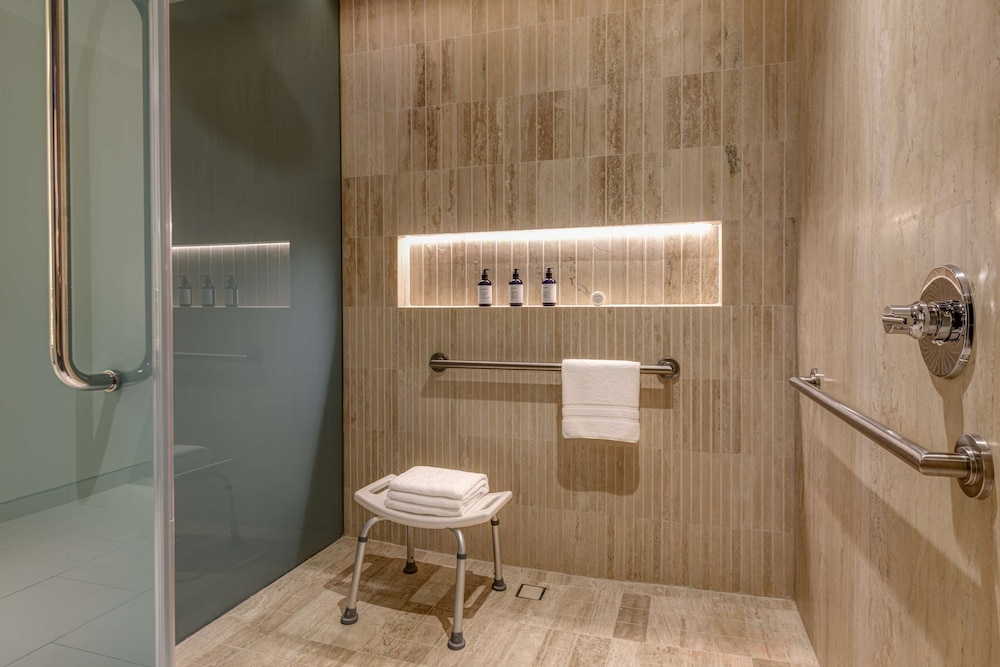 Ocean View Accessible Suite - RI Shower - Photo 7