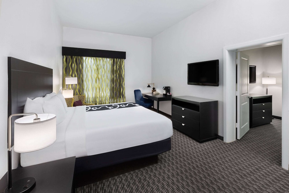 Suite, Multiple Beds, Non Smoking - Photo 3