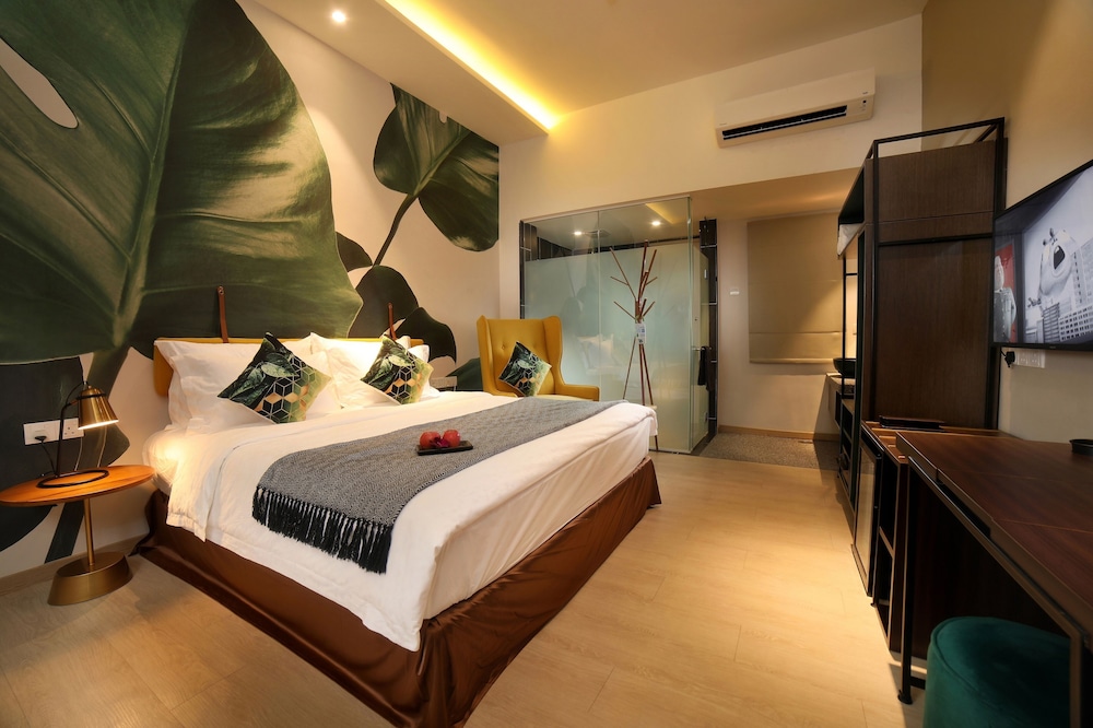 Deluxe King Room - Photo 1