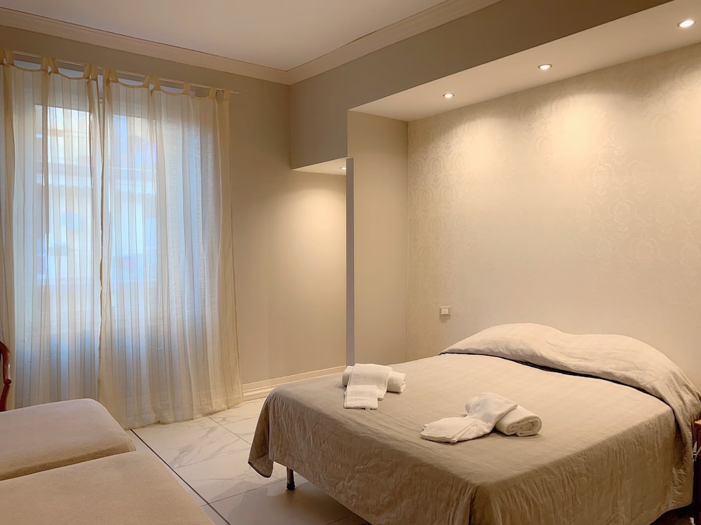 Double Room - Photo 2