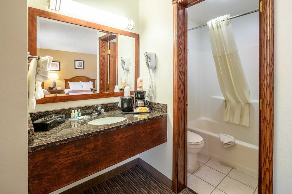 Standard Room, 2 Queen Beds, Non Smoking (Small room) - Photo 6