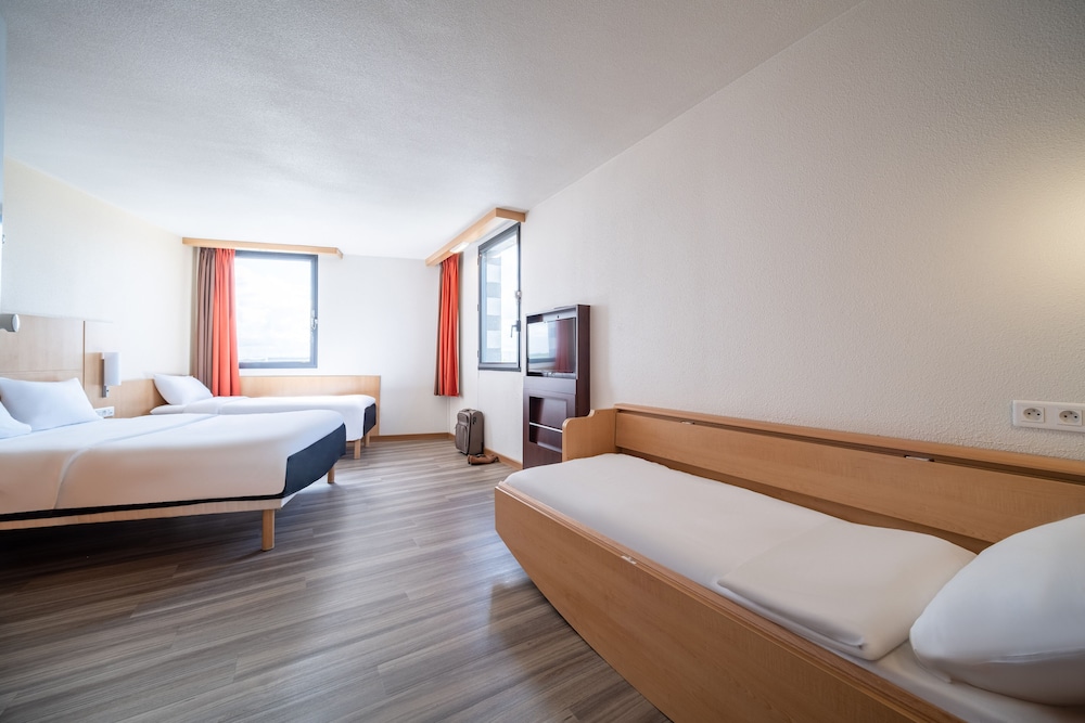 Quadruple Room, Non Smoking - Photo 3