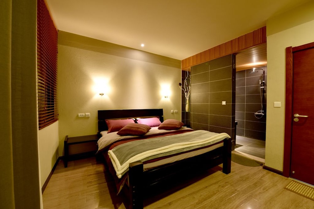 Panoramic Double Room, 1 Queen Bed, Hill View photo 1