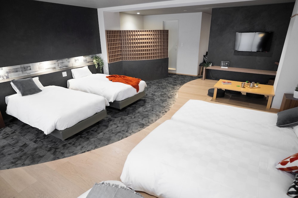 Signature Suite (Non-smoking) - Photo 2