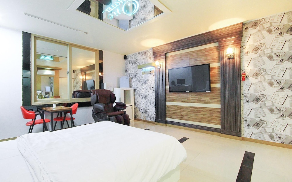 Room (Deluxe (massage chair)) - Photo 2