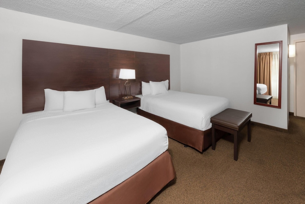 Deluxe Room, 2 Queen Beds, Non Smoking (Second Floor) - Photo 3
