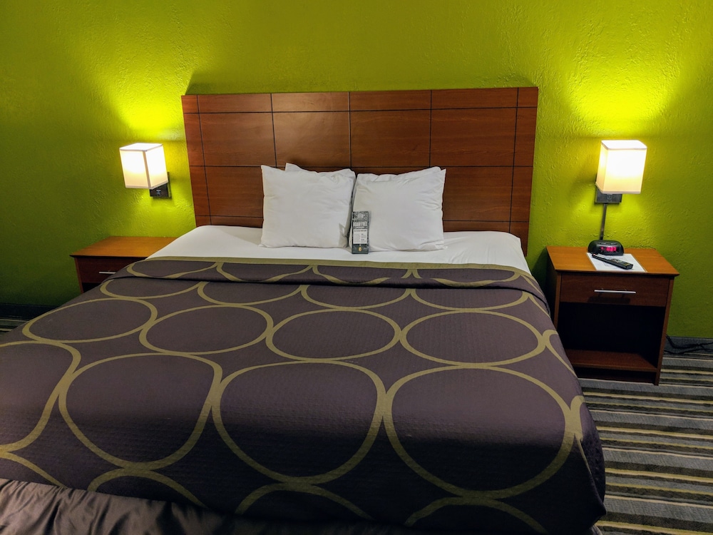 Room, 1 King Bed, Non Smoking, Ground Floor photo 2