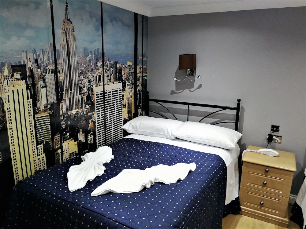 Standard Triple Room, Ensuite photo 2
