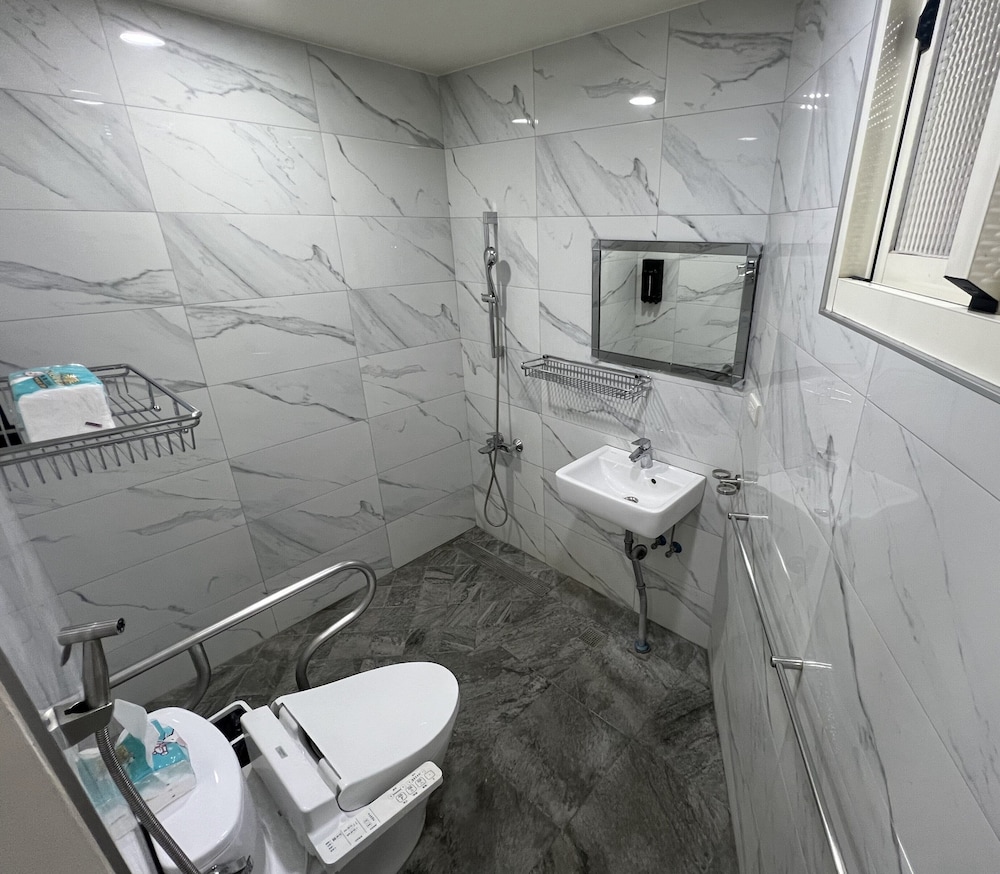 Family Quadruple Room, 1 Bedroom, City View photo 3