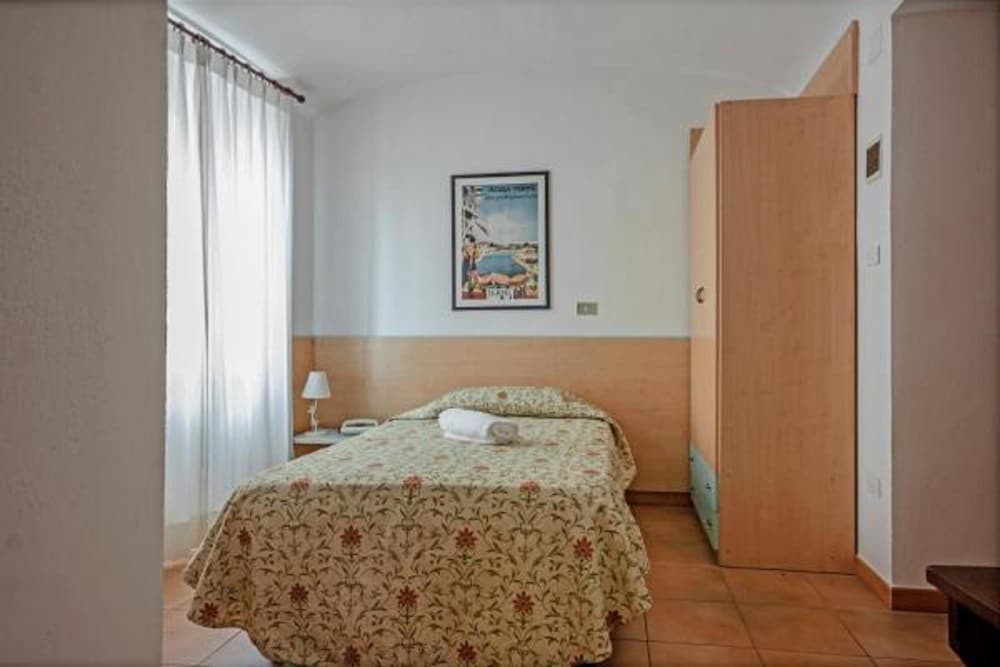 Single Room photo 3