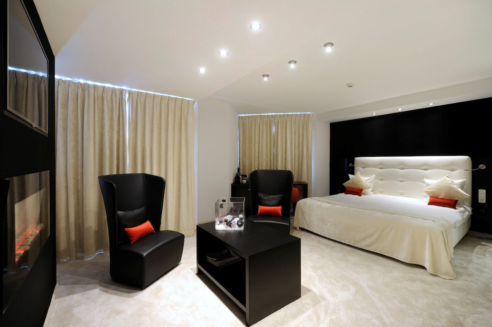 Romantic Suite - Photo 2
