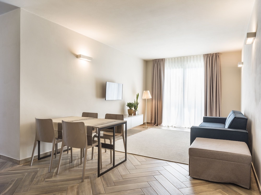 Superior Apartment, 2 Bedrooms, Accessible, Lake View photo 3