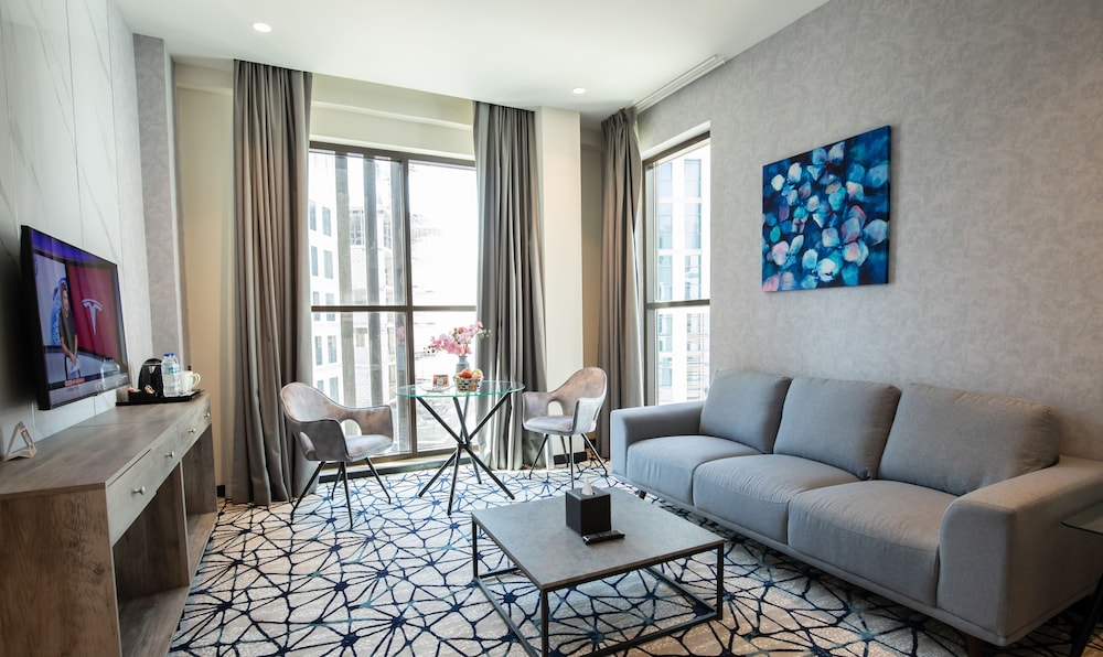 Executive Suite (includes 25% off F&B) photo 2