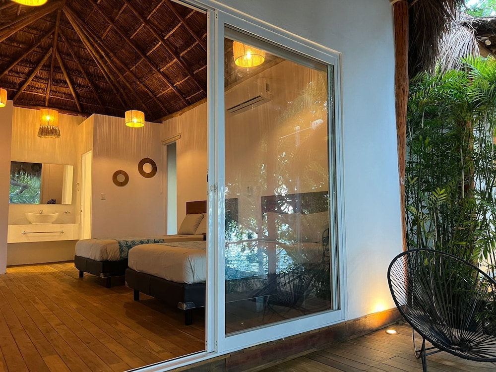 Superior Cabin, 2 Double Beds, Lagoon View photo 2