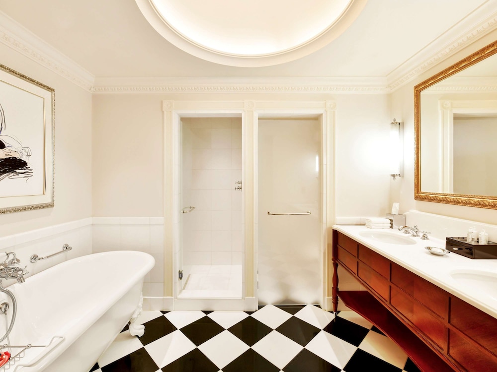 Panoramic Suite, 1 King Bed, River View thumbnail 6