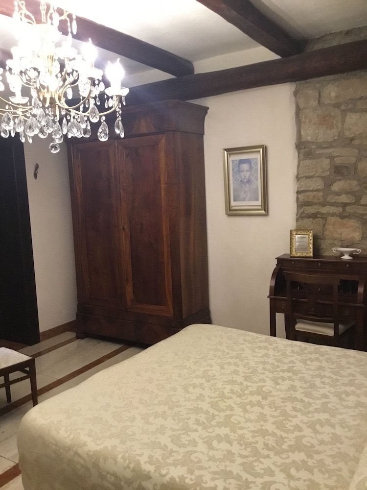 Comfort Room photo 2
