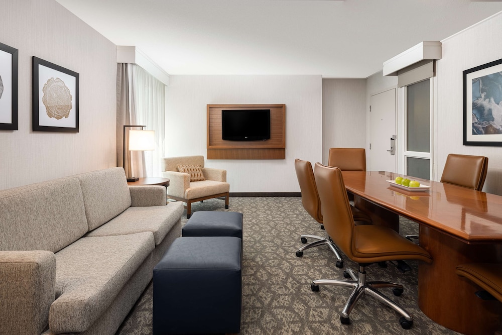 Suite, 1 King Bed, Non Smoking (Hospitality) - Photo 3