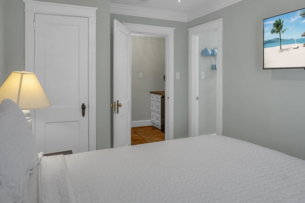 Deluxe Suite, 1 Queen Bed with Sofa bed, Non Smoking, Kitchenette photo 3