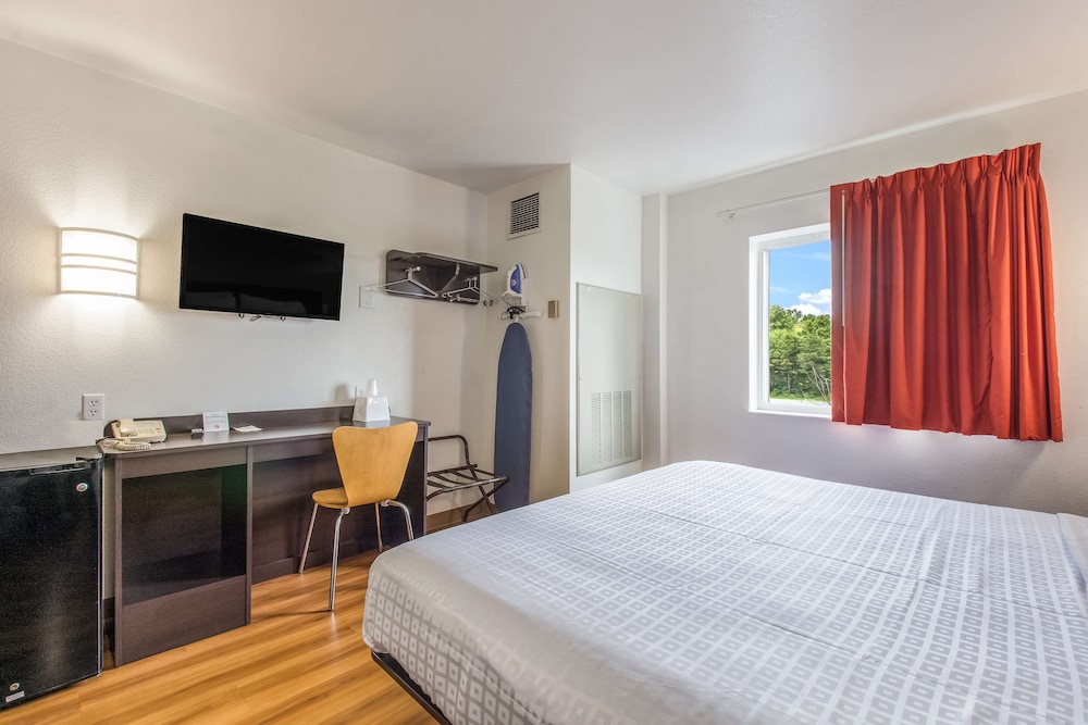 Room, 1 King Bed, Non Smoking photo 2