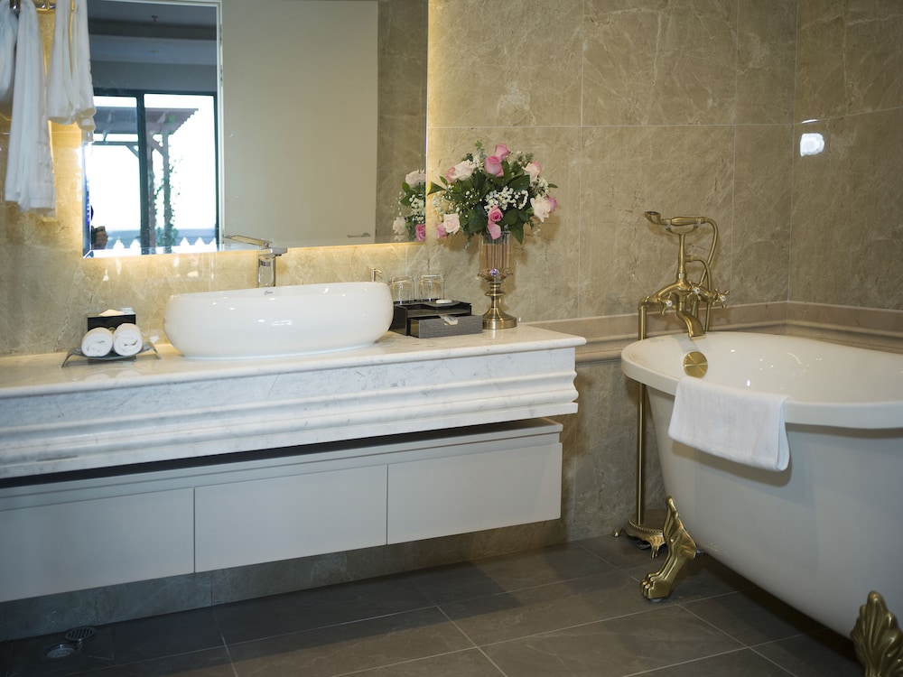 Grand Suite, Garden View - Photo 15