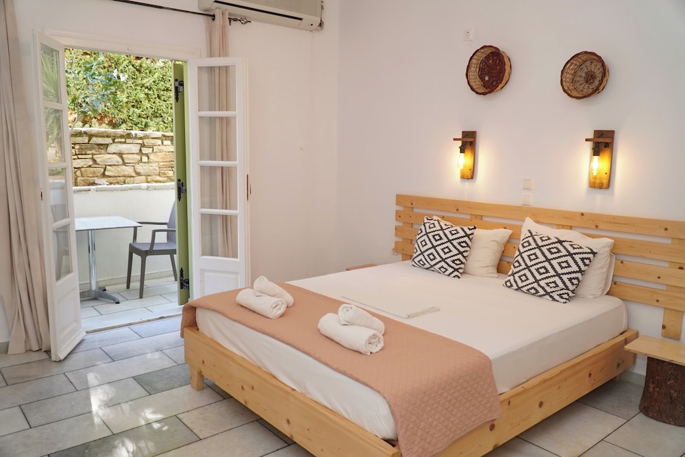 Executive Double Room (Semi Basement)