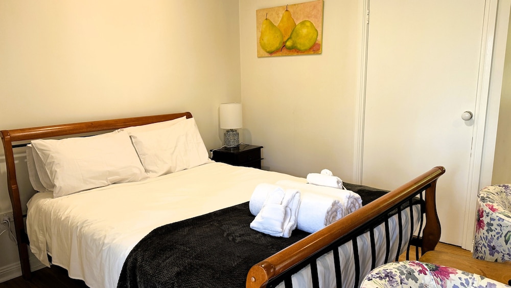 Deluxe Double Room, 1 Queen Bed, Balcony, Mountain View photo 2