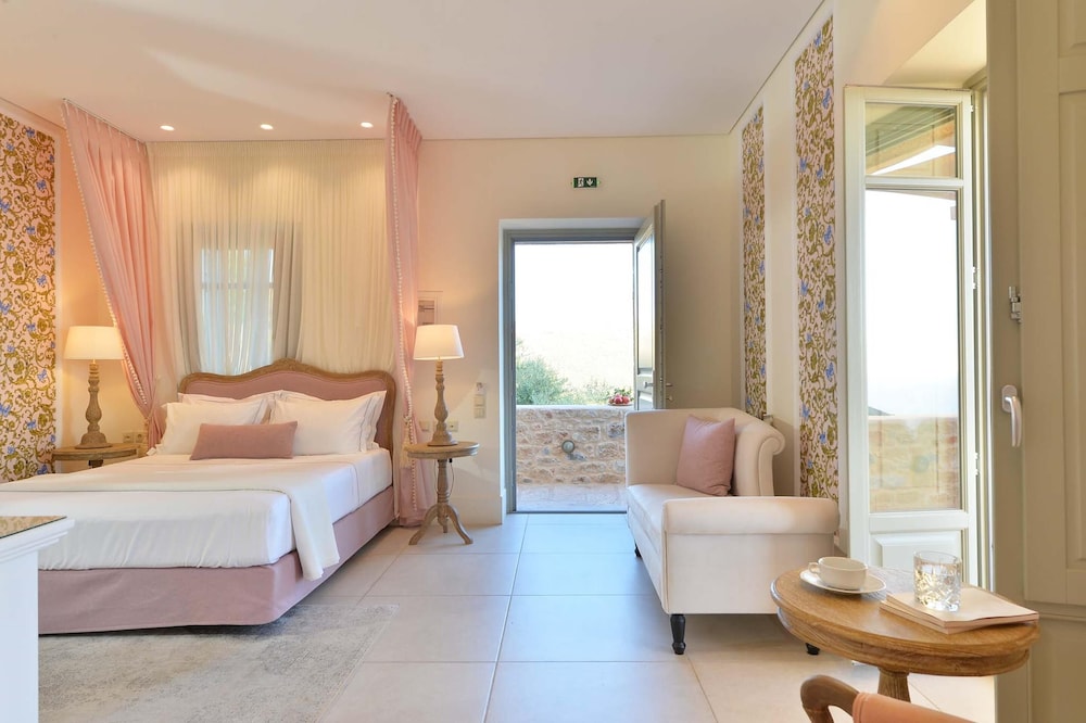 Deluxe Suite, Sea View - Photo 13
