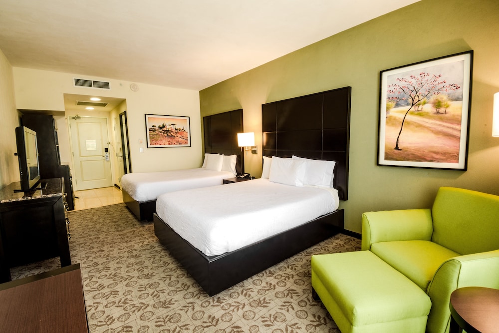 Comfort Room, 2 Queen Beds, Accessible, Bathtub - Photo 2