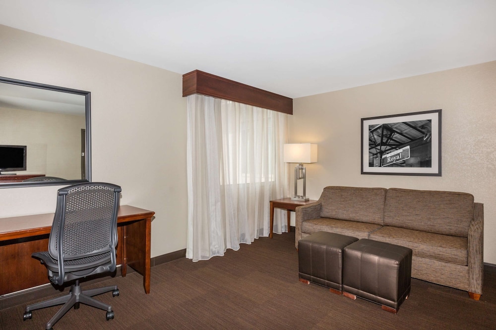 Room, 1 King Bed, Non Smoking (Oversized Room) - Photo 2