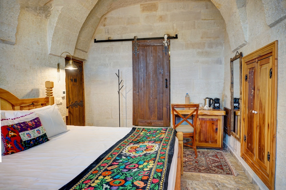 Double Arched Room - Photo 4